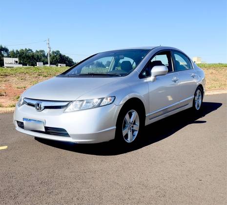 HONDA CIVIC 1.8 LXS 16V FLEX 4P AUTOMÁTICO HONDA CIVIC 1.8 LXS 16V FLEX 4P AUTOMÁTICO